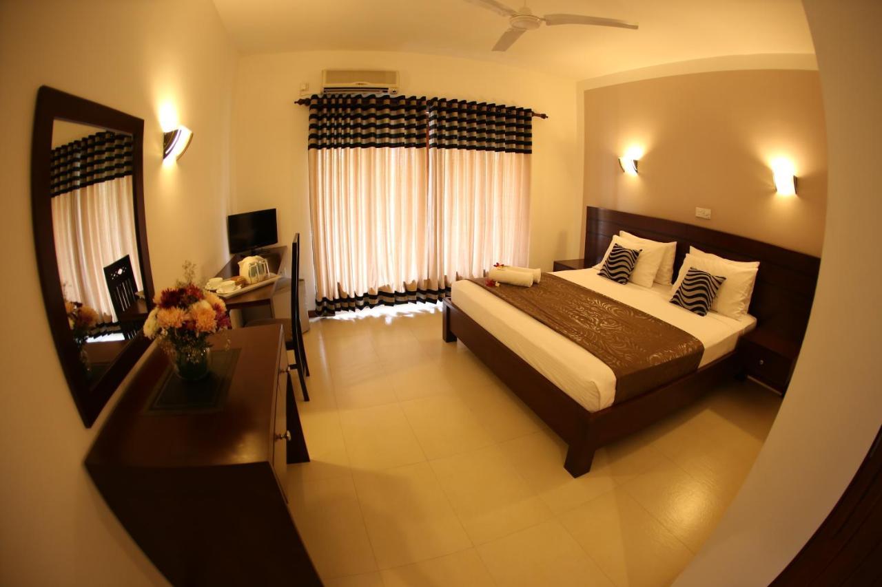 Hotel Shanelo Negombo Exteriör bild
